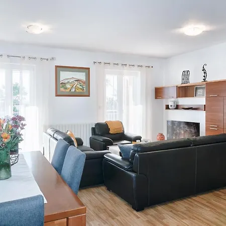 Sabina Villa *